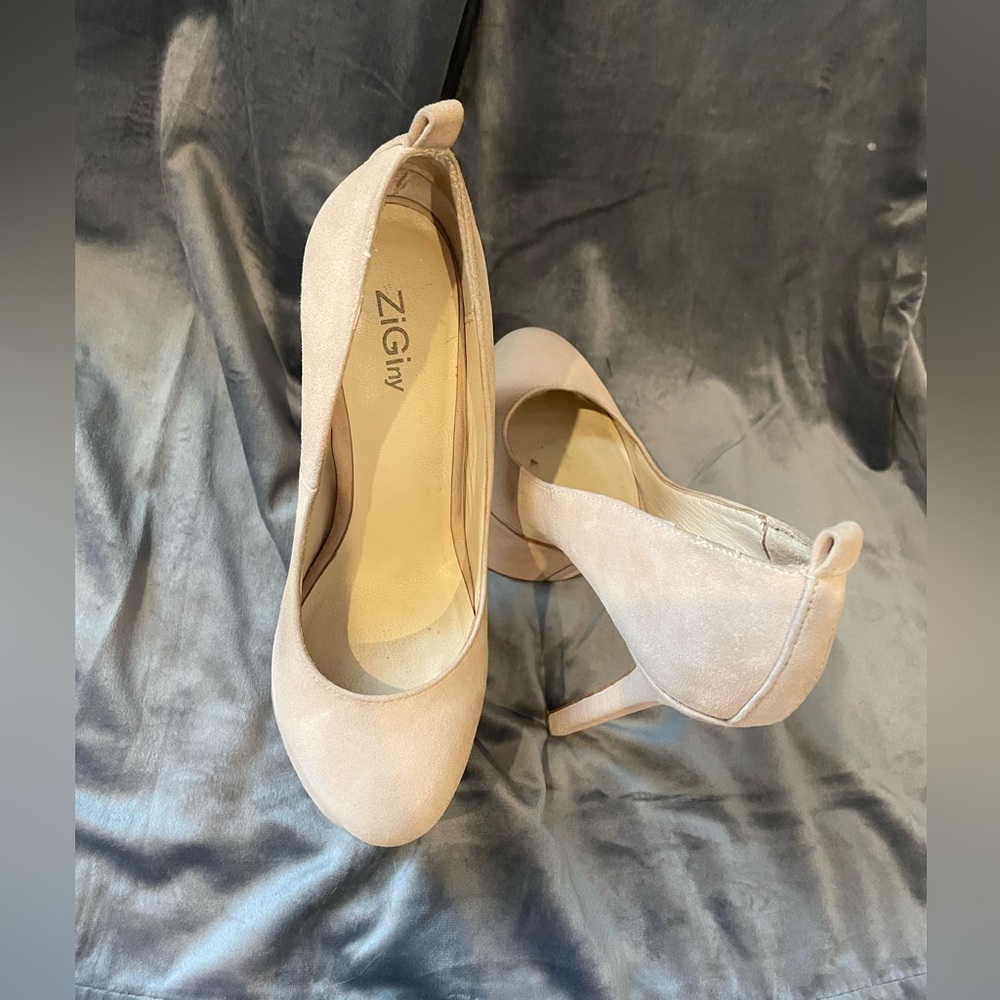 Women Beautiful high heel shoes